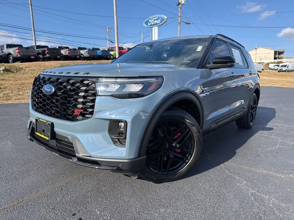 2025 Ford Explorer ST — photo 1 of 13