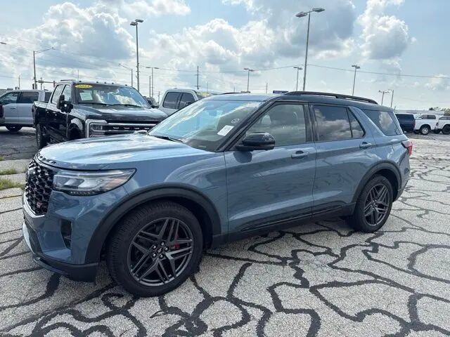 2025 Ford Explorer ST — photo 1 of 8