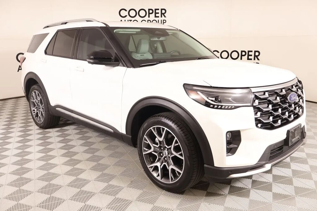 2025 Ford Explorer Platinum — photo 1 of 13