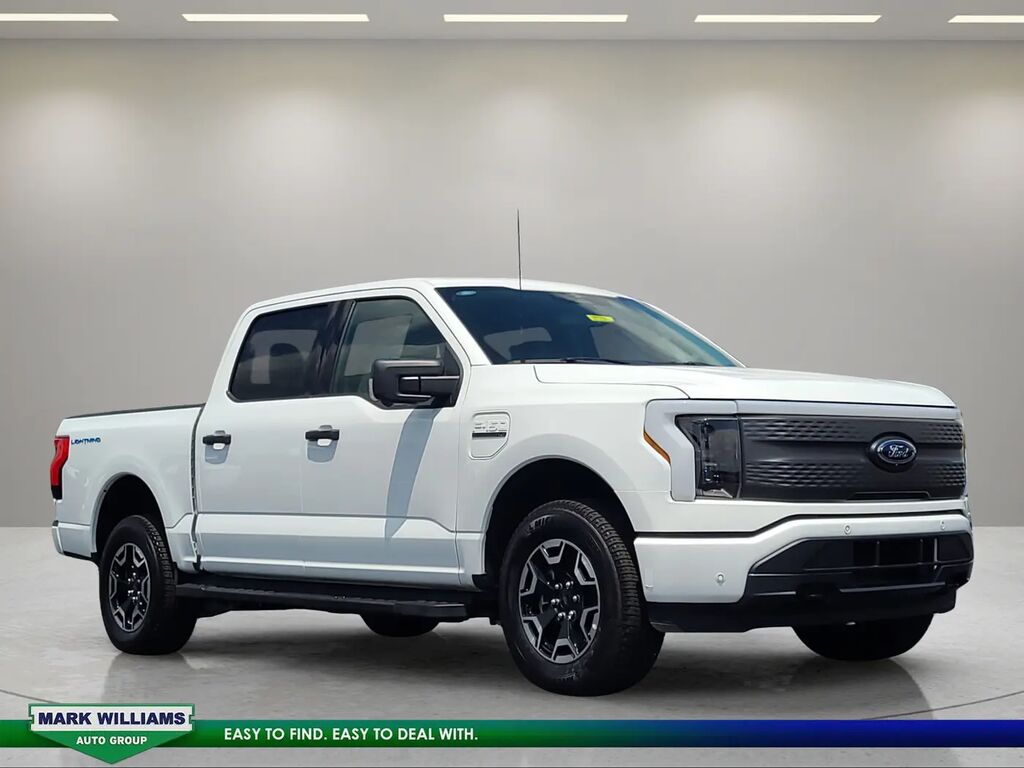 2023 Ford F-150 Lightning XLT — photo 1 of 12