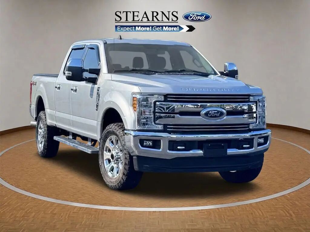 2019 Ford F-250 Super Duty Lariat — photo 1 of 13