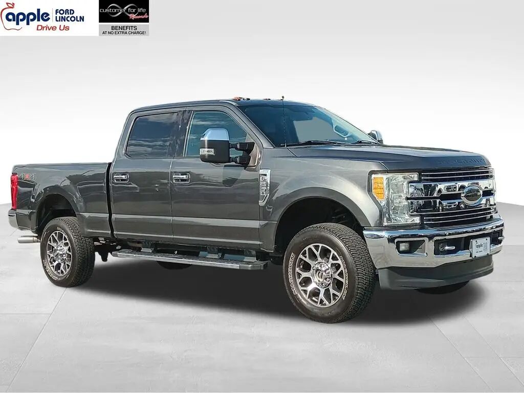 2017 Ford F-250 Super Duty Lariat — photo 1 of 13