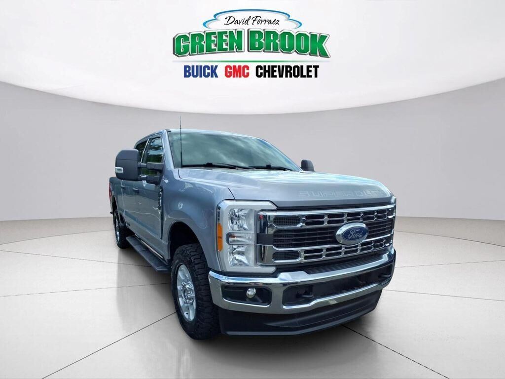 2023 Ford F-250 Super Duty Platinum — photo 1 of 26
