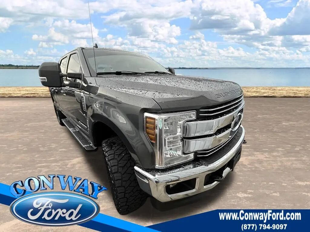 2019 Ford F-250 Super Duty Lariat — photo 1 of 12