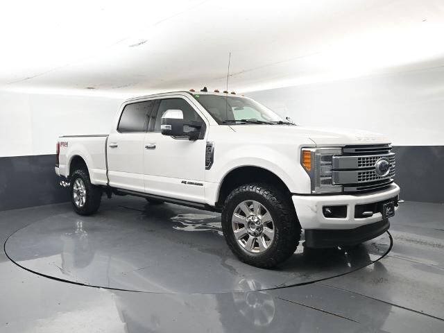 2019 Ford F-250 Super Duty Platinum — photo 1 of 13