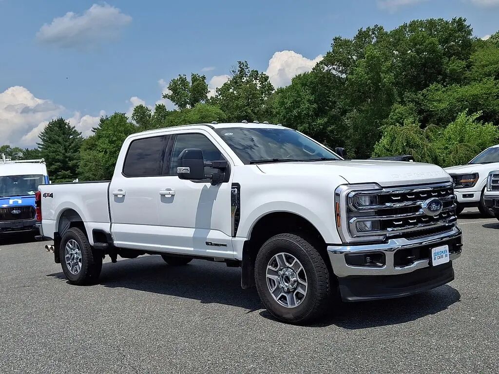 2025 Ford F-250 Super Duty Lariat — photo 1 of 13