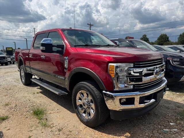 2017 Ford F-250 Super Duty Lariat — photo 1 of 13