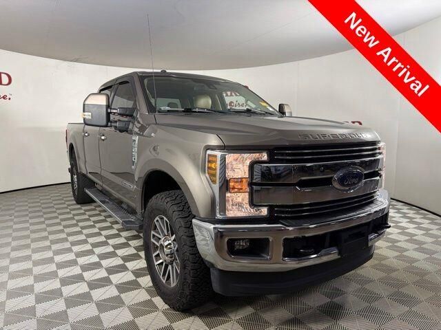 2018 Ford F-250 Super Duty Lariat — photo 1 of 13