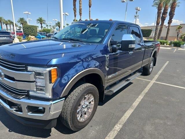 2019 Ford F-250 Super Duty Lariat — photo 1 of 13
