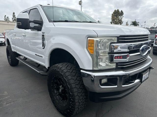 2017 Ford F-250 Super Duty Lariat — photo 1 of 13