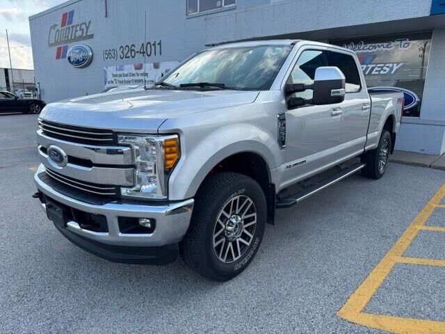 2017 Ford F-250 Super Duty Lariat — photo 1 of 13