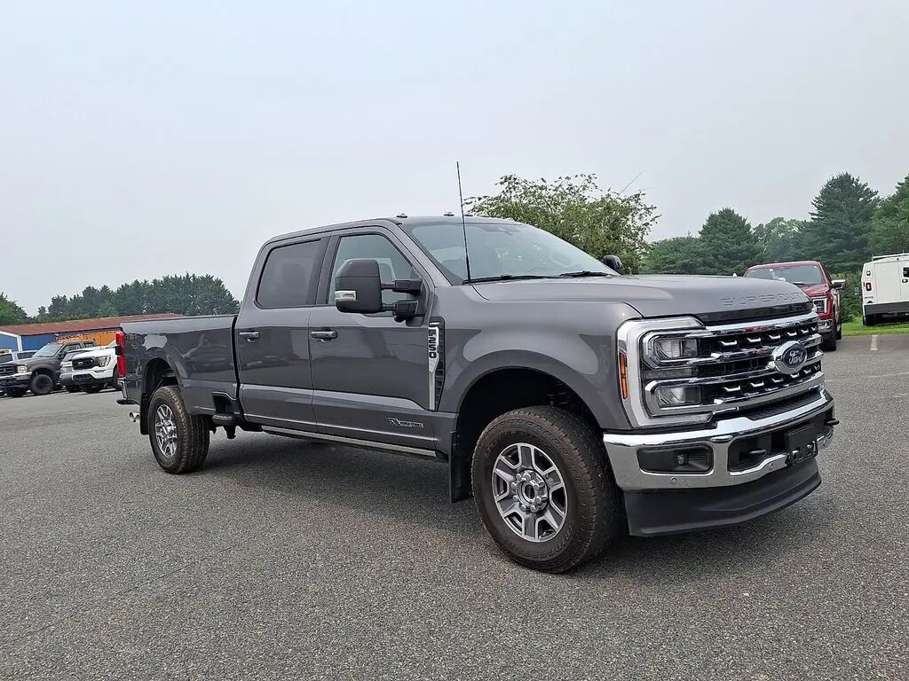 2025 Ford F-250 Super Duty Lariat — photo 1 of 13