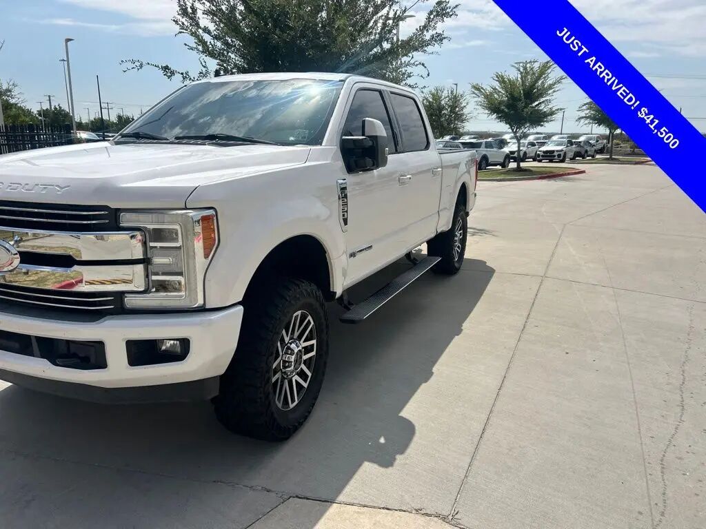 2019 Ford F-250 Super Duty Lariat — photo 1 of 12