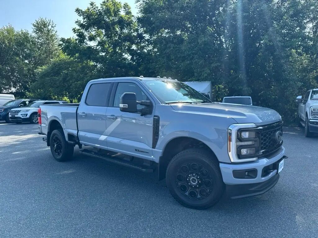 2025 Ford F-250 Super Duty Lariat — photo 1 of 18