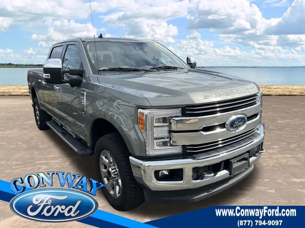 2019 Ford F-250 Super Duty Lariat — photo 1 of 10