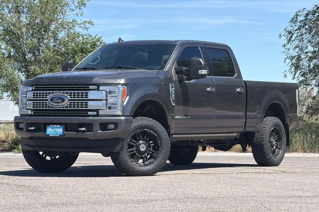 2019 Ford F-250 Super Duty Platinum — photo 1 of 13