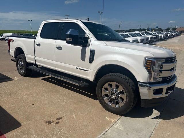 2019 Ford F-250 Super Duty Lariat — photo 1 of 3