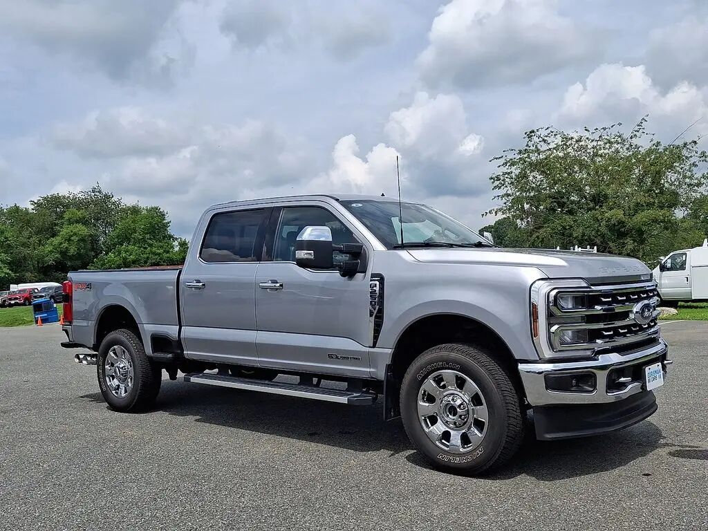 2024 Ford F-250 Super Duty Lariat — photo 1 of 13