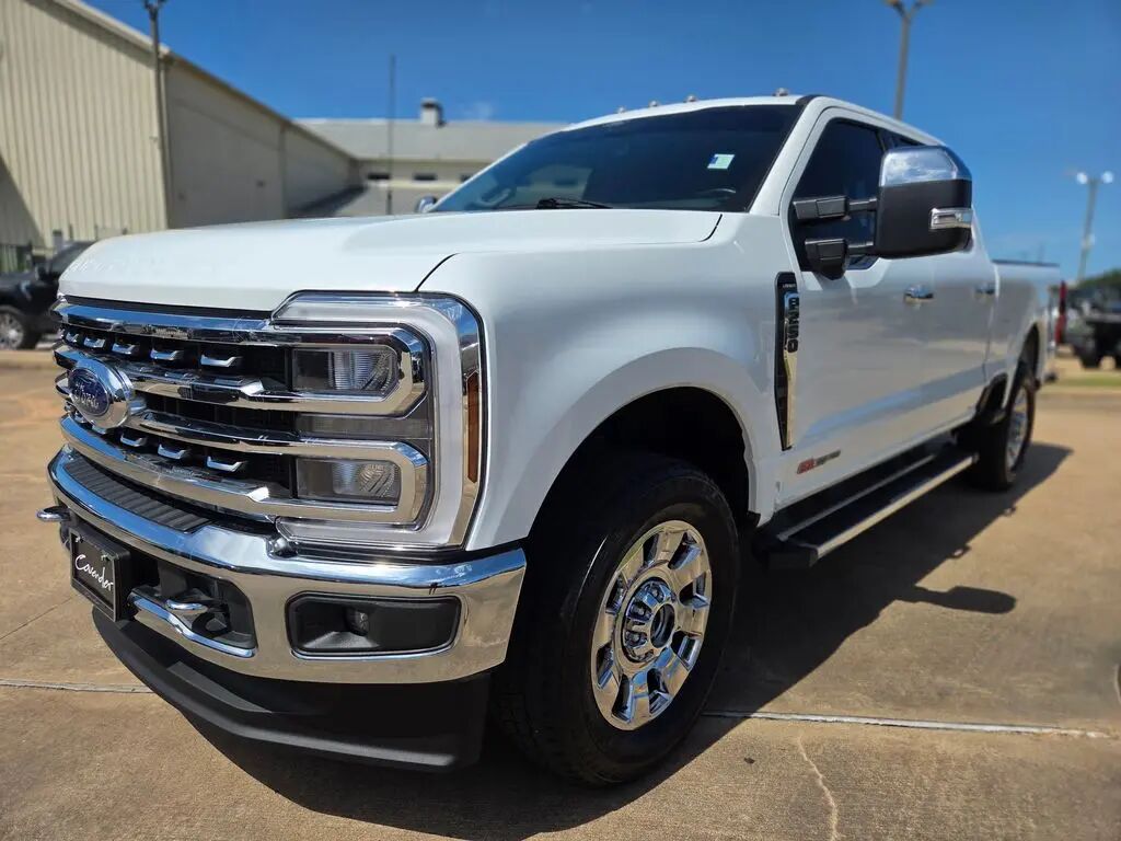 2024 Ford F-250 Super Duty Lariat — photo 1 of 13