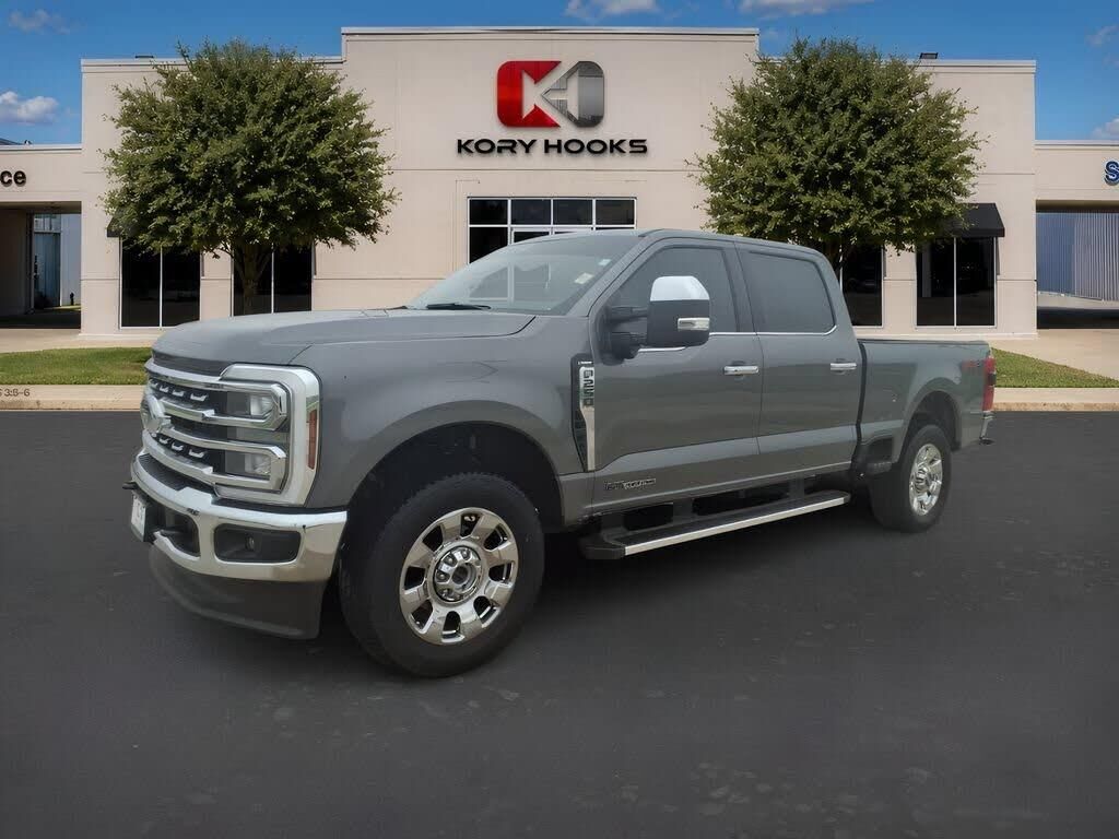 2025 Ford F-250 Super Duty Lariat — photo 1 of 1
