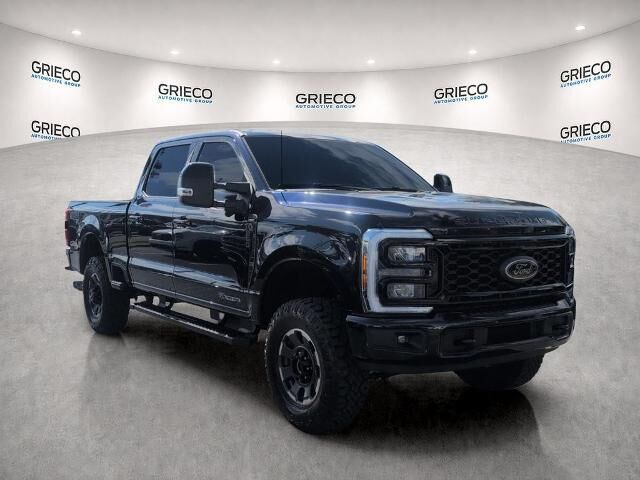 2025 Ford F-250 Super Duty Lariat — photo 1 of 13