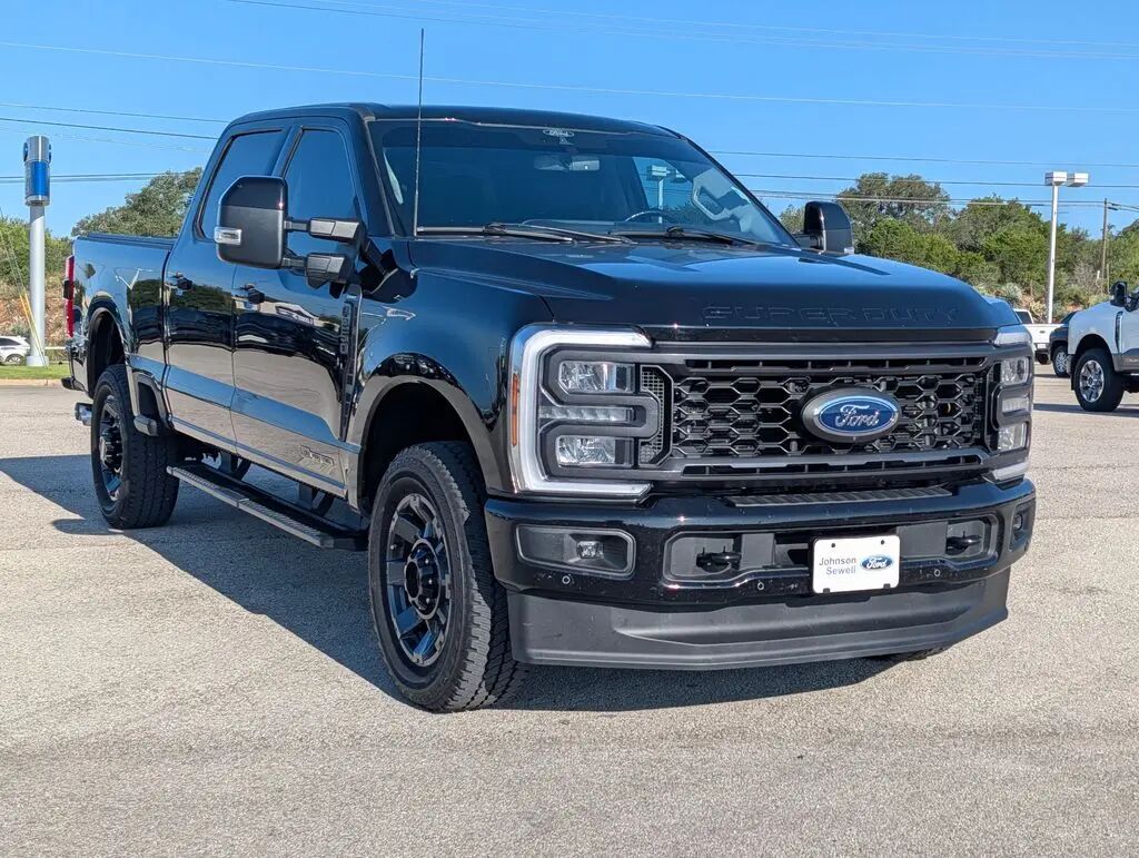 2024 Ford F-250 Super Duty Lariat — photo 1 of 15