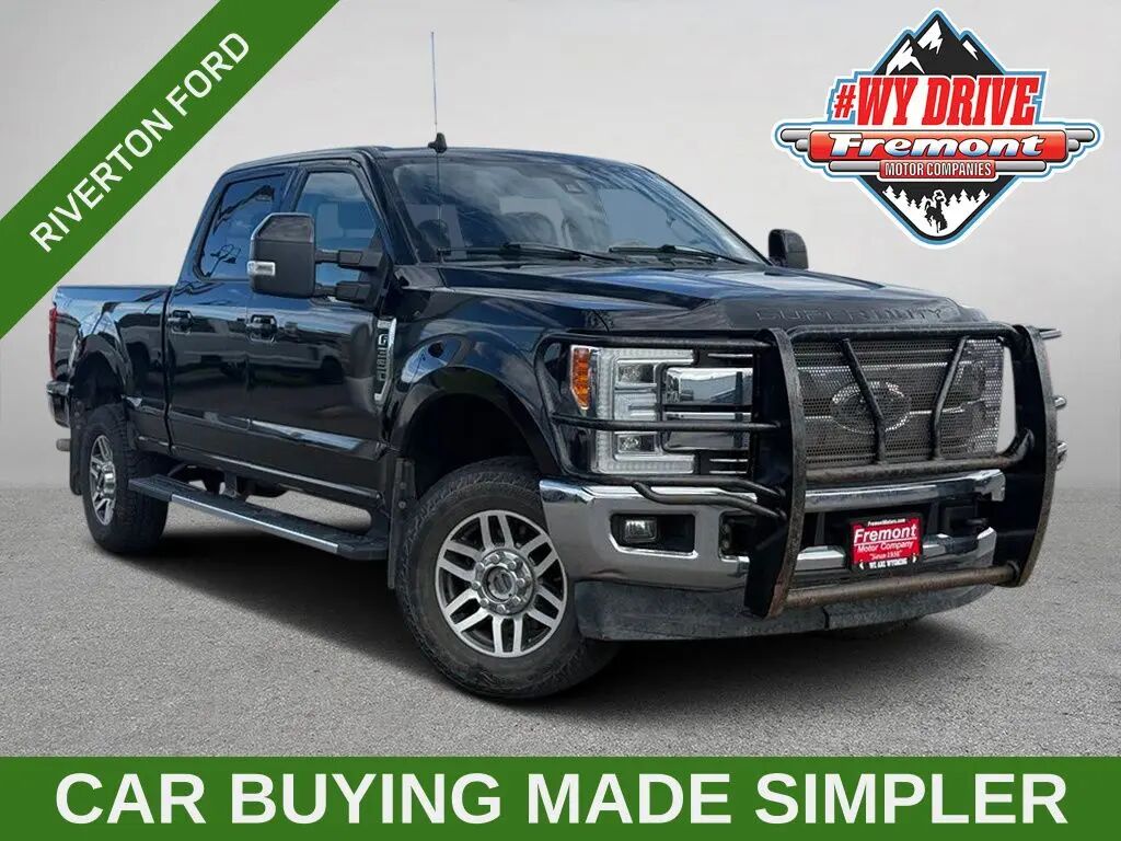 2019 Ford F-350 Super Duty Lariat — photo 1 of 13
