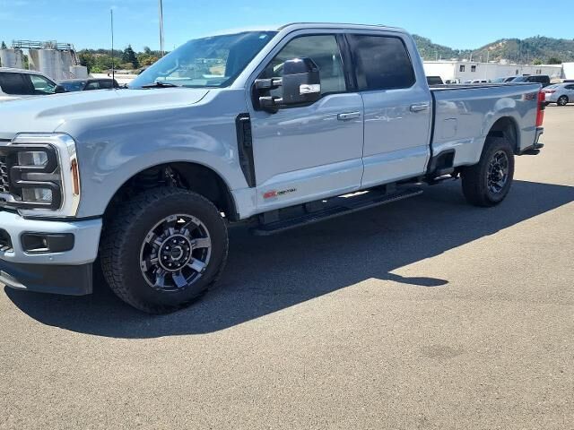 2024 Ford F-350 Super Duty Lariat — photo 1 of 6