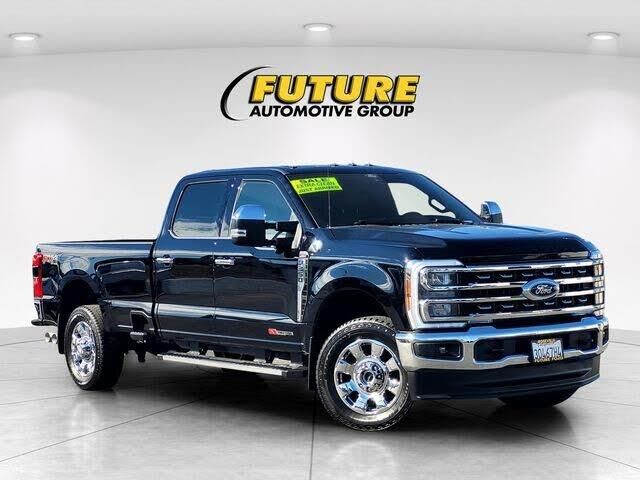 2025 Ford F-350 Super Duty Lariat — photo 1 of 1