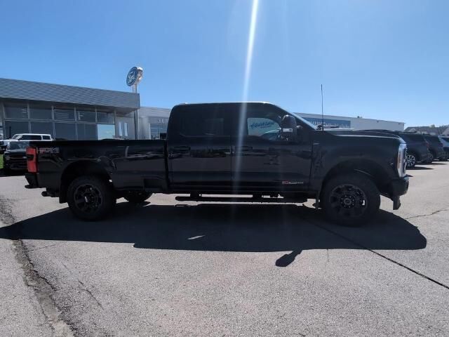 2023 Ford F-350 Super Duty Lariat — photo 1 of 13