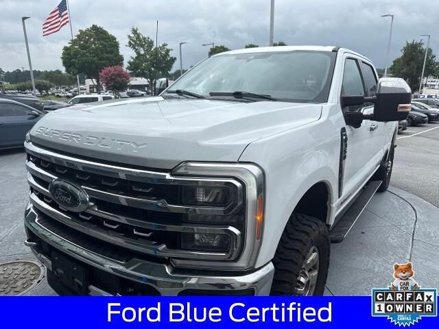 2023 Ford F-350 Super Duty Lariat — photo 1 of 10