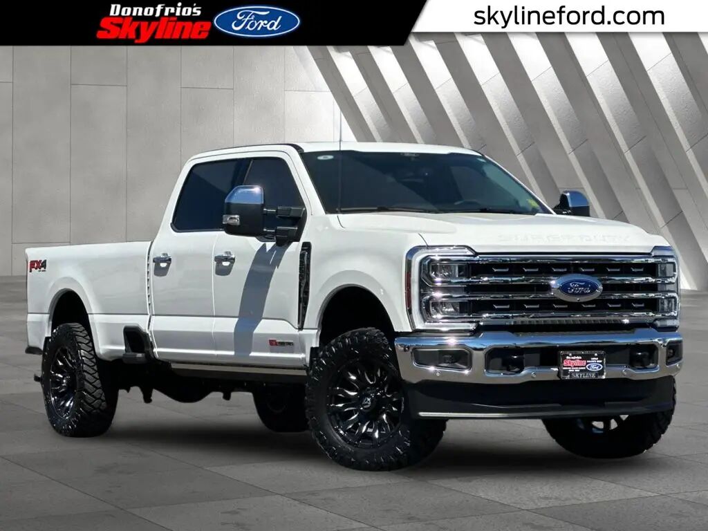2025 Ford F-350 Super Duty Lariat — photo 1 of 13