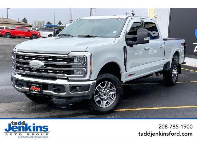 2025 Ford F-350 Super Duty Lariat — photo 1 of 13