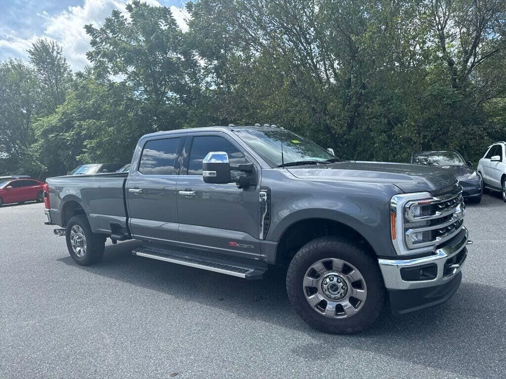 2023 Ford F-350 Super Duty Lariat — photo 1 of 1