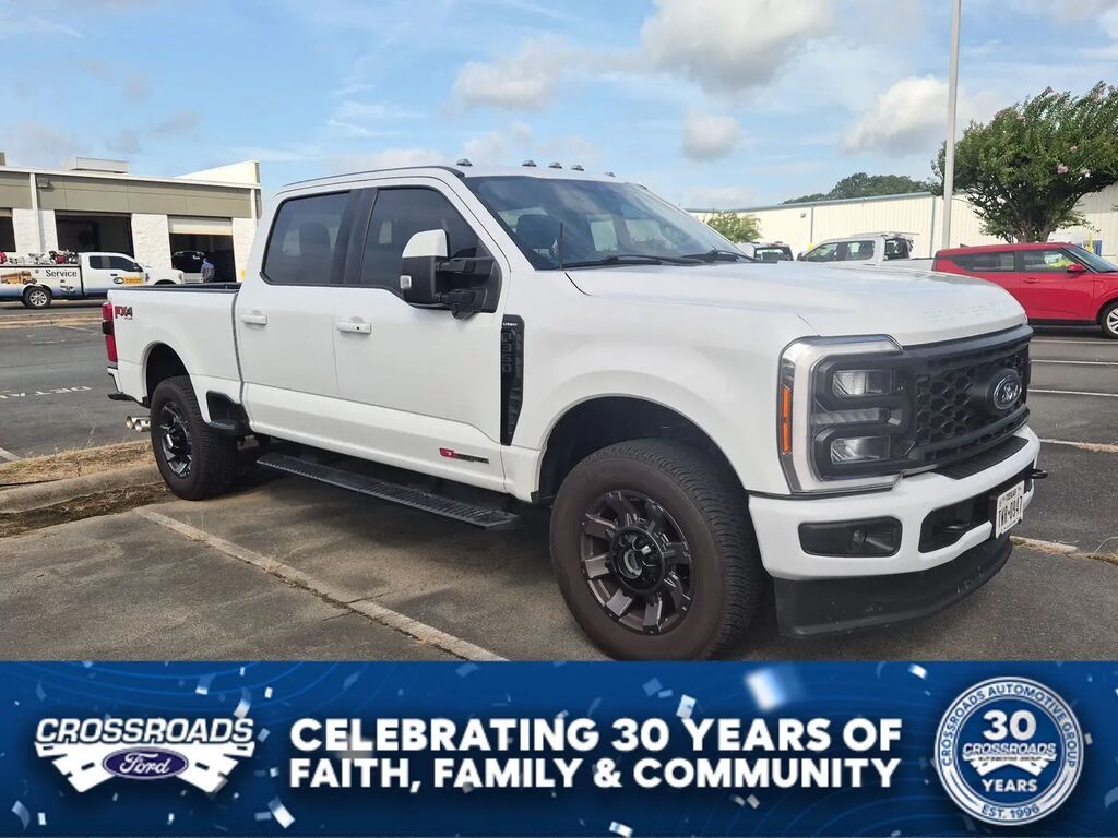 2023 Ford F-350 Super Duty Lariat — photo 1 of 27