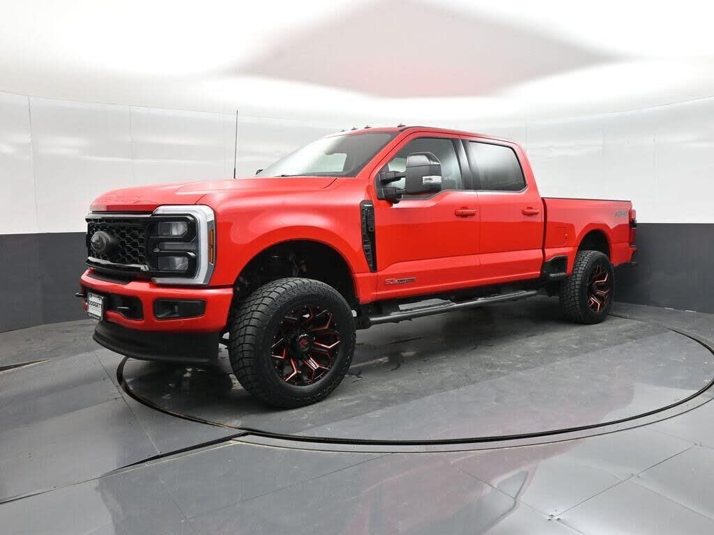 2025 Ford F-350 Super Duty Lariat — photo 1 of 1