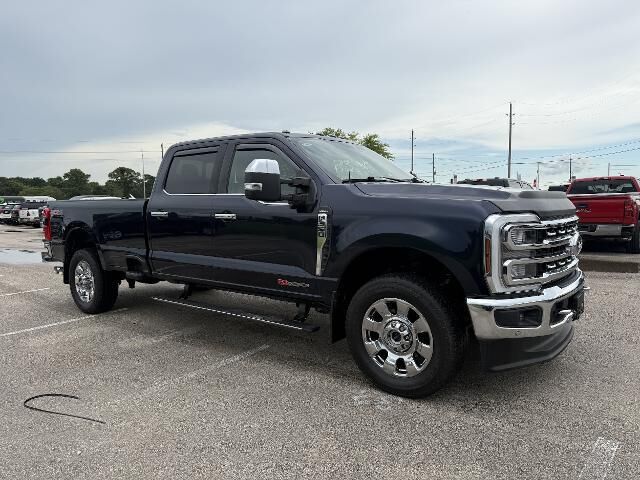 2024 Ford F-350 Super Duty Lariat — photo 1 of 5