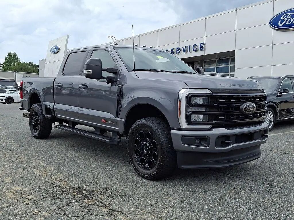2024 Ford F-350 Super Duty Lariat — photo 1 of 13