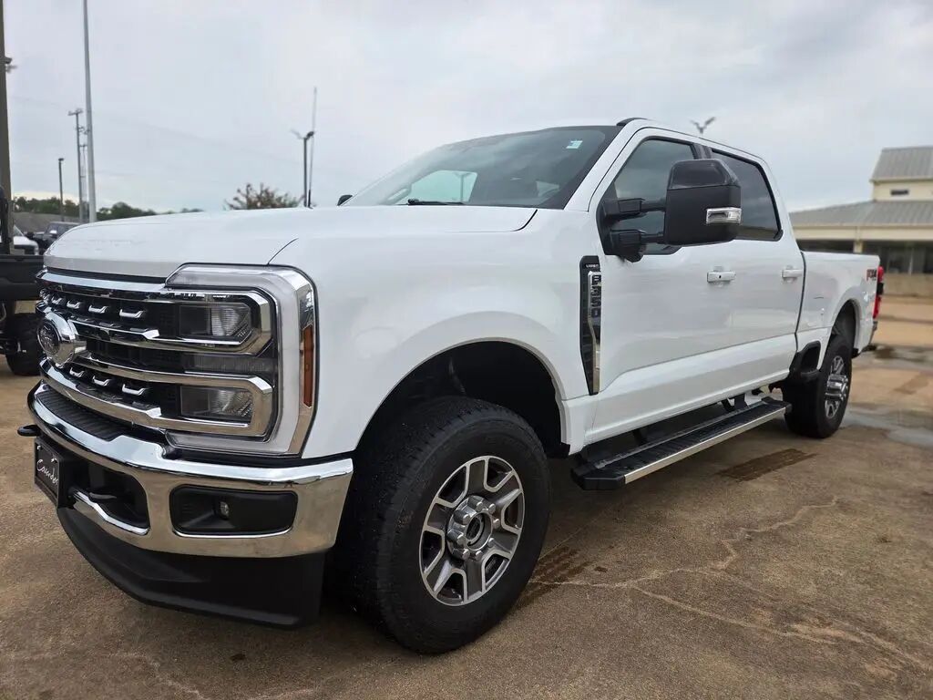 2025 Ford F-350 Super Duty Lariat — photo 1 of 13