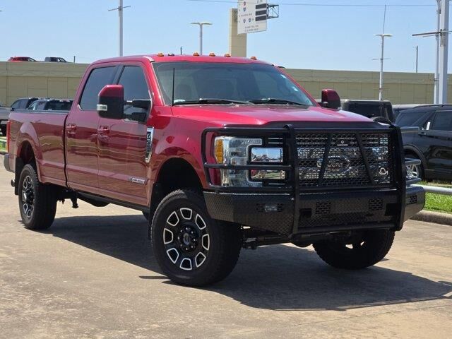 2017 Ford F-350 Super Duty Lariat — photo 1 of 13
