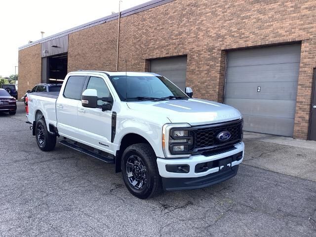2023 Ford F-350 Super Duty Lariat — photo 1 of 13
