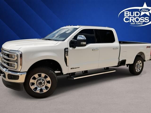 2024 Ford F-350 Super Duty Lariat — photo 1 of 15