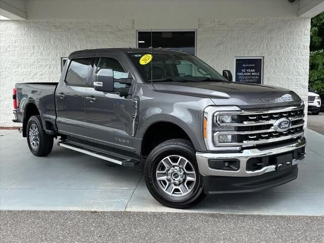 2023 Ford F-350 Super Duty Lariat — photo 1 of 1