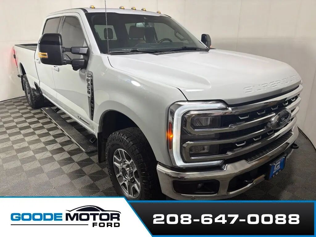 2025 Ford F-350 Super Duty Lariat — photo 1 of 13