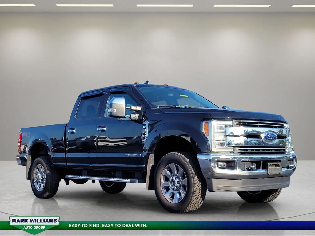 2019 Ford F-350 Super Duty Lariat — photo 1 of 10