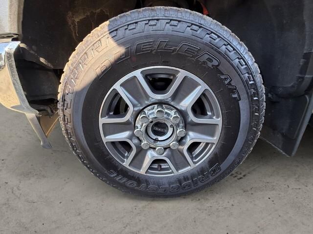 2025 Ford F-350 Super Duty Lariat — photo 1 of 1