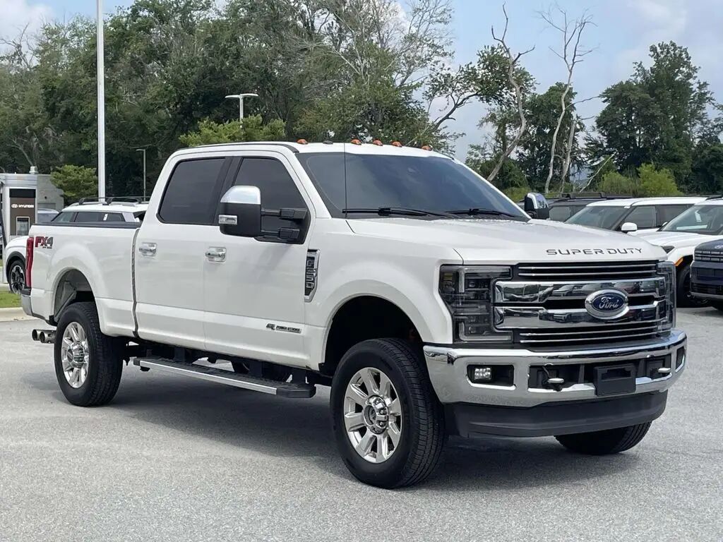 2017 Ford F-350 Super Duty Lariat — photo 1 of 13