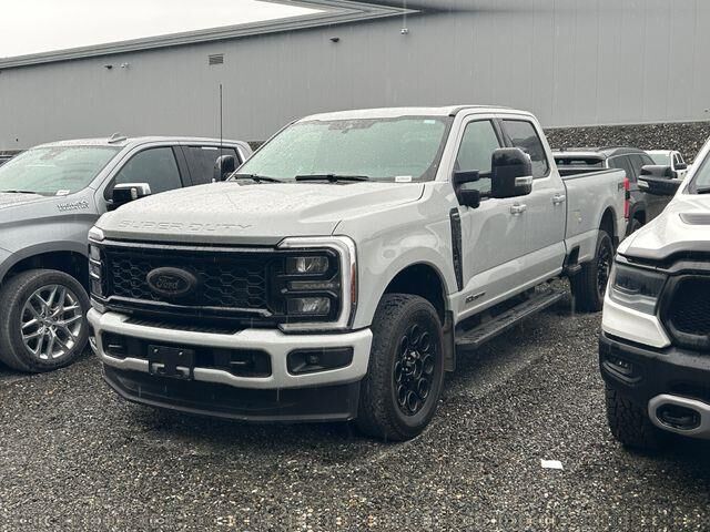 2025 Ford F-350 Super Duty Lariat — photo 1 of 13