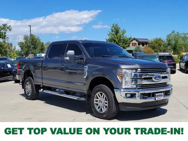 2018 Ford F-350 Super Duty Lariat — photo 1 of 13
