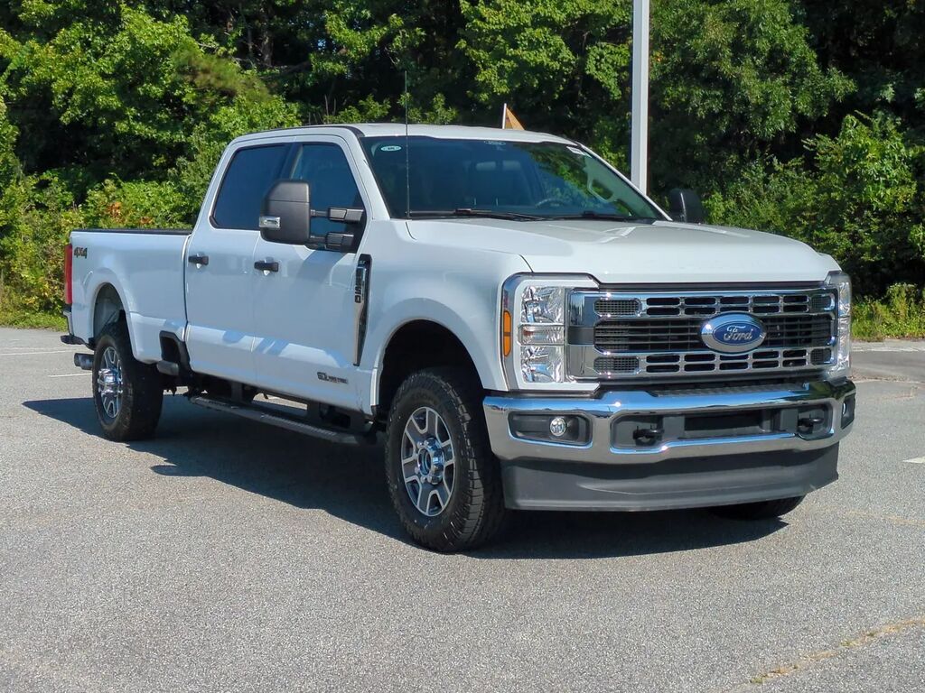 2025 Ford F-350 Super Duty XLT — photo 1 of 13